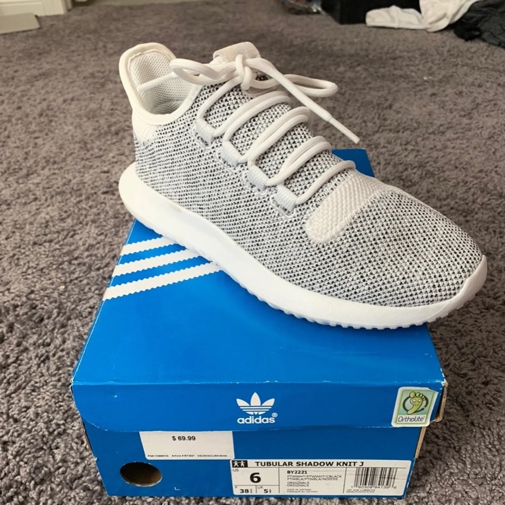 Tubular Adidas Shadow Knit